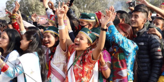 आज सोनाम ल्होसार, सार्वजनिक विदा
