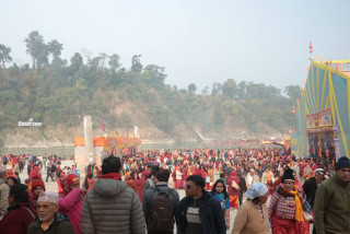 देवघाटमा शनिबार लाखौं भक्तजनको  घुईचो