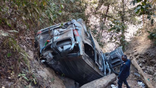 मनकामना दर्शन गरी फर्कदै गर्दा कानटारमा इभि माईक्रो दुर्घटनामा पर्ने सबै चितवन खैरहनीको रहेको पुष्टि, १ को मृत्यु १४ घाईते (घाईतेको सूची सहित)