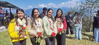 पर्यटकको आकर्षण लमजुङ काउलेपानीको लालीगुराँस