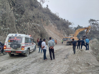 हिलो र चिप्लोले बुटवल-नारायणगढ सडक पूर्ण अवरुद्ध