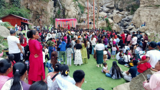 एकै दिनमा ५ हजारले ऐना पहरा अवलोकन गरे