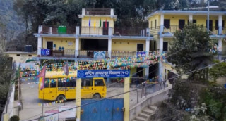 सहयोग र मासिक शुल्कको नाममा विद्यार्थीसँग अवैध रकम असुल्दै फिस्लिङको आधारभुत विद्यालय