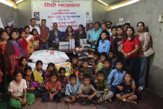 चेपाङ बालबालिकालाई खाद्यान्न र स्टेशनरी सहयोग