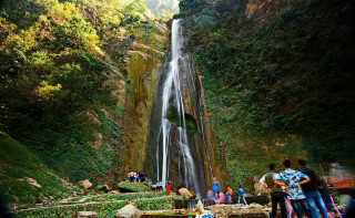 जलबिरे लामो झरनामा आन्तरिक पर्यटक बढ्यो