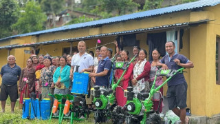 गोरखाको बुंकोटमा कृषक समूहलाई कृषि सामग्री वितरण