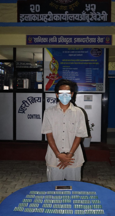आँबुखैरेनीबाट लागुऔषध सहित एक युवक पक्राउ