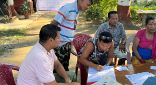 क्लिनिक नेपालद्वारा विपन्न परिवारको स्वास्थ्य बिमा नवीकरण