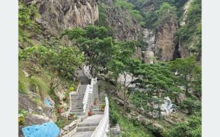 ऐनापहरा : बाँदर कुद्ने भिर अहिले पर्यटकको रोजाइमा