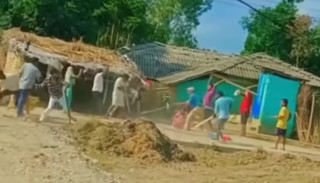 सर्लाहीमा सडक विस्तारको विषयमा झडप हुँदा इन्सपेक्टरसहित १० घाइते