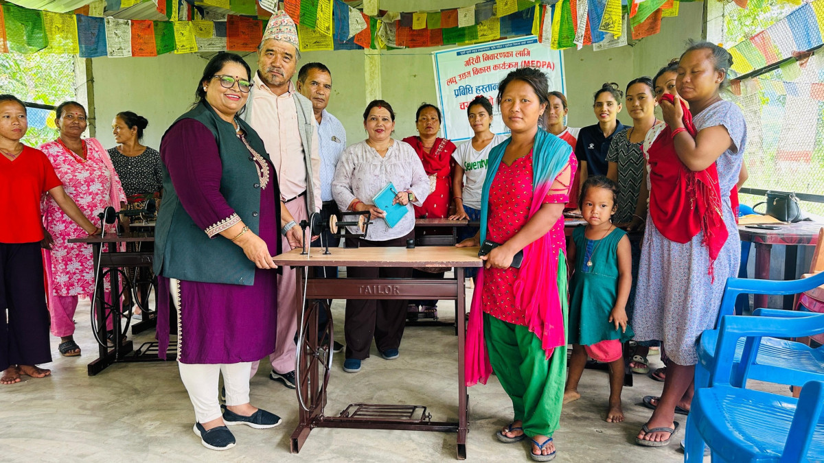 गरिबी निवारणमा सहयोग पुग्ने अपेक्षा सहित इच्छाकामना गापाद्वारा भालुमारामा चर्खा धागो मेशिन हस्तान्तरण