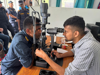 मुग्लिङमा प्रहरी कर्मचारीहरूका लागि नि:शुल्क आँखा जाँच कार्यक्रम सम्पन्न