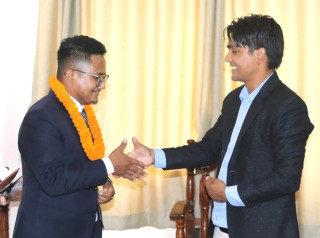 आँबुखैरेनी गाउँपालिकामा प्रमुख प्रशासकीय अधिकृत बुद्धिराम बस्नेतको स्वागत