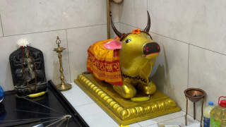 बेलायतमा पशुपतिनाथ मन्दिर : साउनभर भक्तजनको चहलपहल, भजन र नाचगान