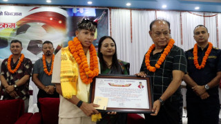 फुटबलर साम्बालाई ५० हजार नगदसहित सम्मान