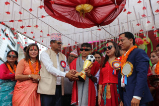 राष्ट्रिय महिला फुटबल टोलीकी कप्तान सावित्रा भण्डारी तनहुँमा सम्मानित