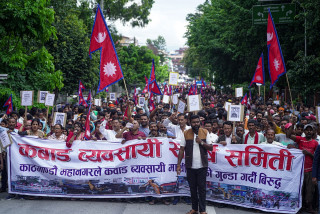 मेयर बालेनविरुद्ध कवाड व्यवसायीहरूको निरन्तर आन्दोलन [फोटोफिचर]