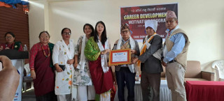 प्लस टु उतिर्ण गुरुङ विद्यार्थीलाई तमू धीं नेपालद्वारा करिअर कान्सिलिङ सहित सम्मान 