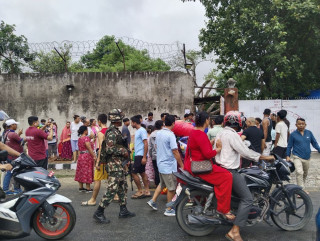 चितवनमा कारागारको सुरक्षा घेरा तोडेर ७ सय भन्दा बढि कैदी फरार