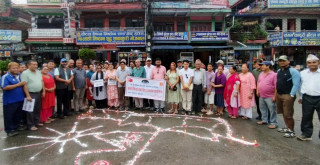 मुग्लिङ बजारचोकमा दीप प्रज्वलन गरेर एमाले इच्छाकामनाले मनायो संविधान दिवस
