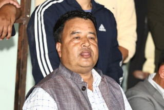 भक्तपुर–२ मा हार स्वीकार्दै महेश बस्नेतले दिए रास्वपाका राजीव खत्रीलाई बधाई