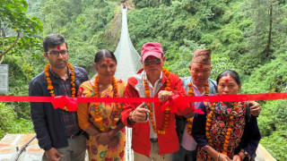 म्याग्दीको बुकेनी र धापुङ्ग गाउँ जोड्न झोलुङ्गे पुल निर्माण, दुई सय घरपरिवार लाभान्वित