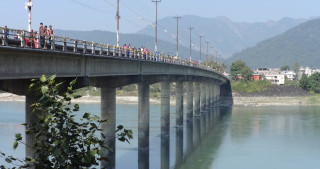 नारायणी पुलमा आज र भोलि राति गाडी चलाउन रोक