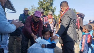 मिलिजुली तमू समाज काठमाण्डौद्वारा इच्छाकामनाको सानोभोर्लेमा न्यानो कपडा र पौष्टिक आहार वितरण