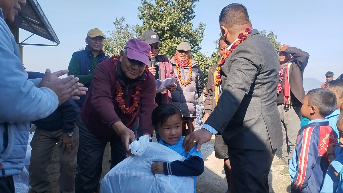 मिलिजुली तमू समाज काठमाण्डौद्वारा इच्छाकामनाको सानोभोर्लेमा न्यानो कपडा र पौष्टिक आहार वितरण