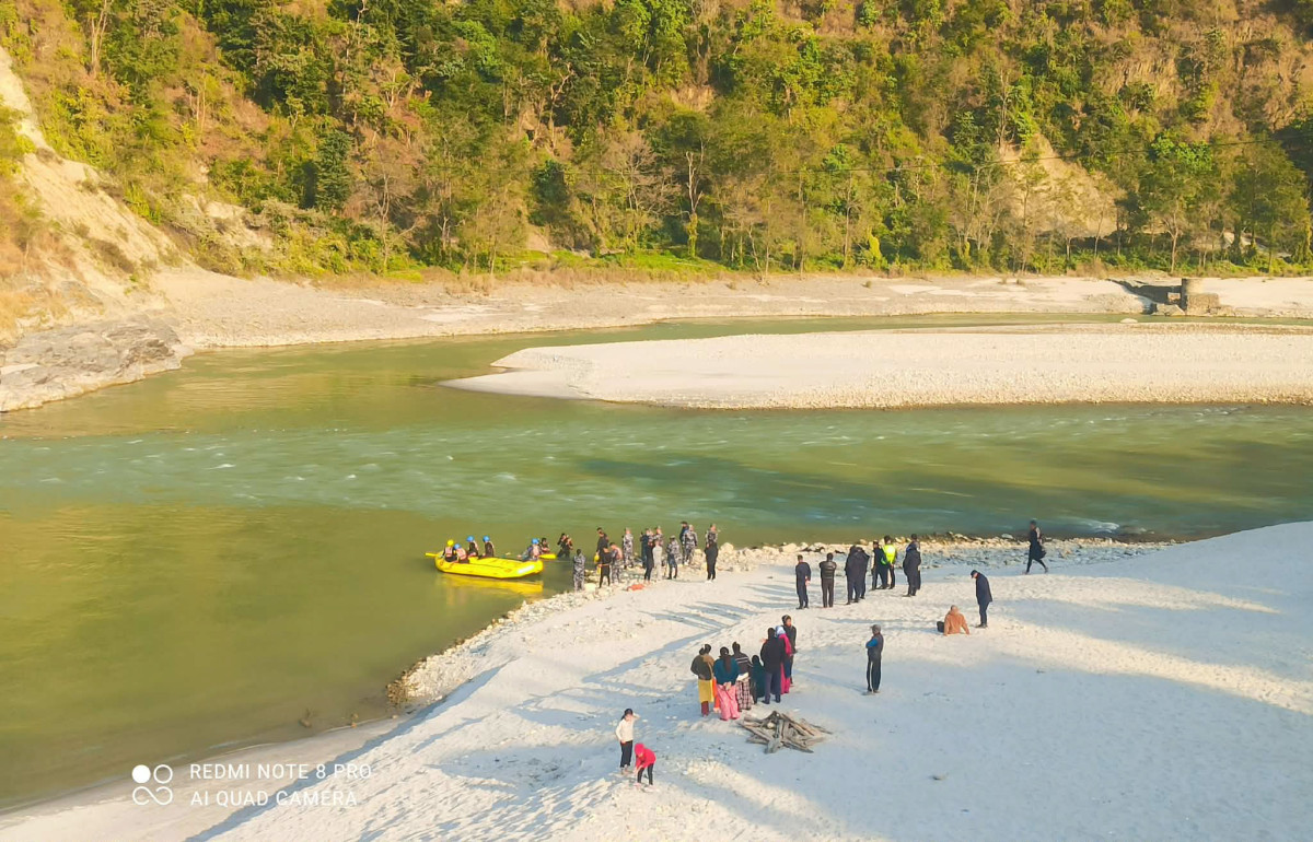 कुरिनघाटस्थित त्रिशूली नदीमा पौडी खेल्ने क्रममा बेपत्ता दुई युवा अझै भेटिएनन्