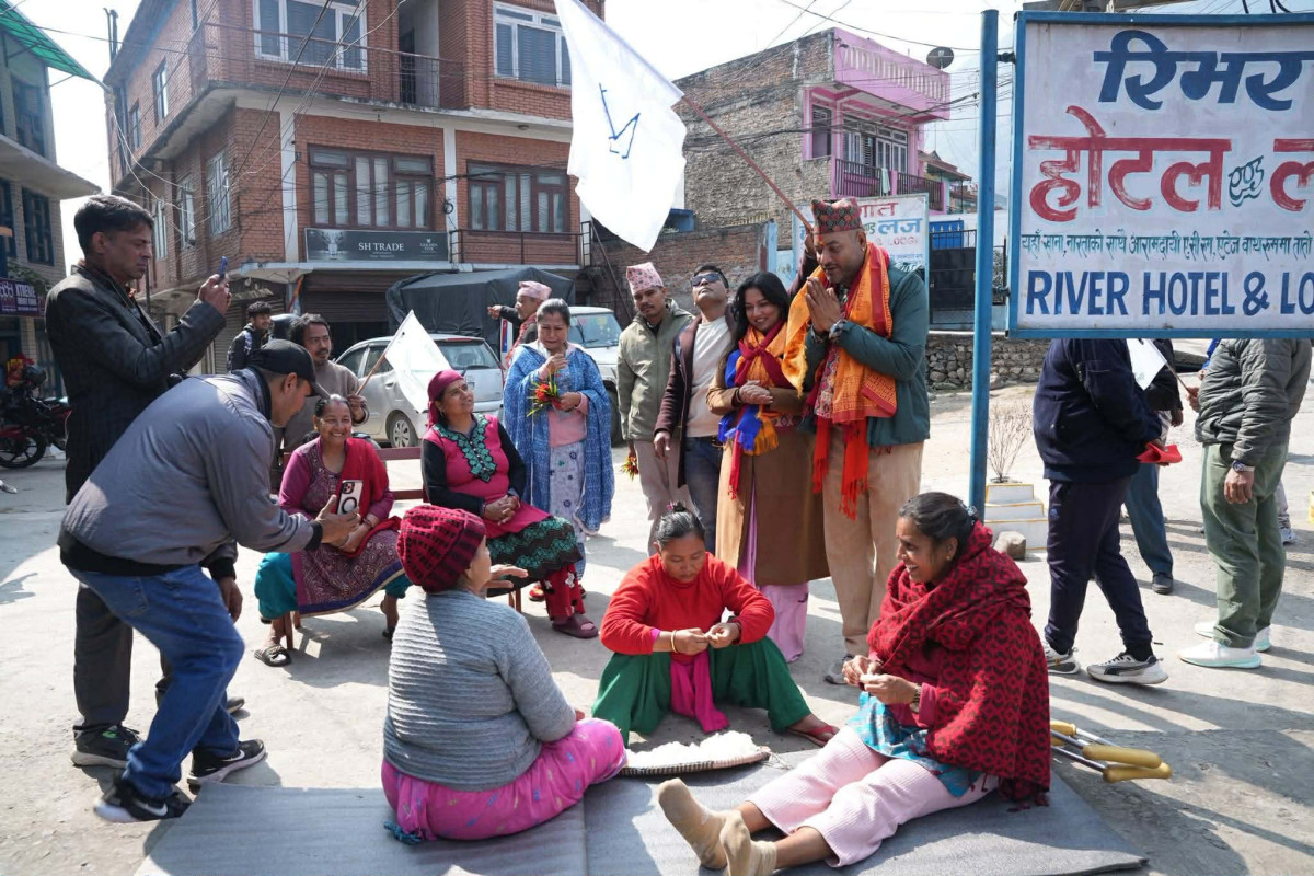 आँबुखैरेनीमा राप्रपा उम्मेदवार जोशी घरदैलोमा व्यस्त