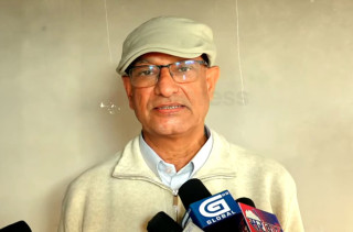 पूर्वगृहमन्त्री रमेश लेखक पनि पक्राउ
