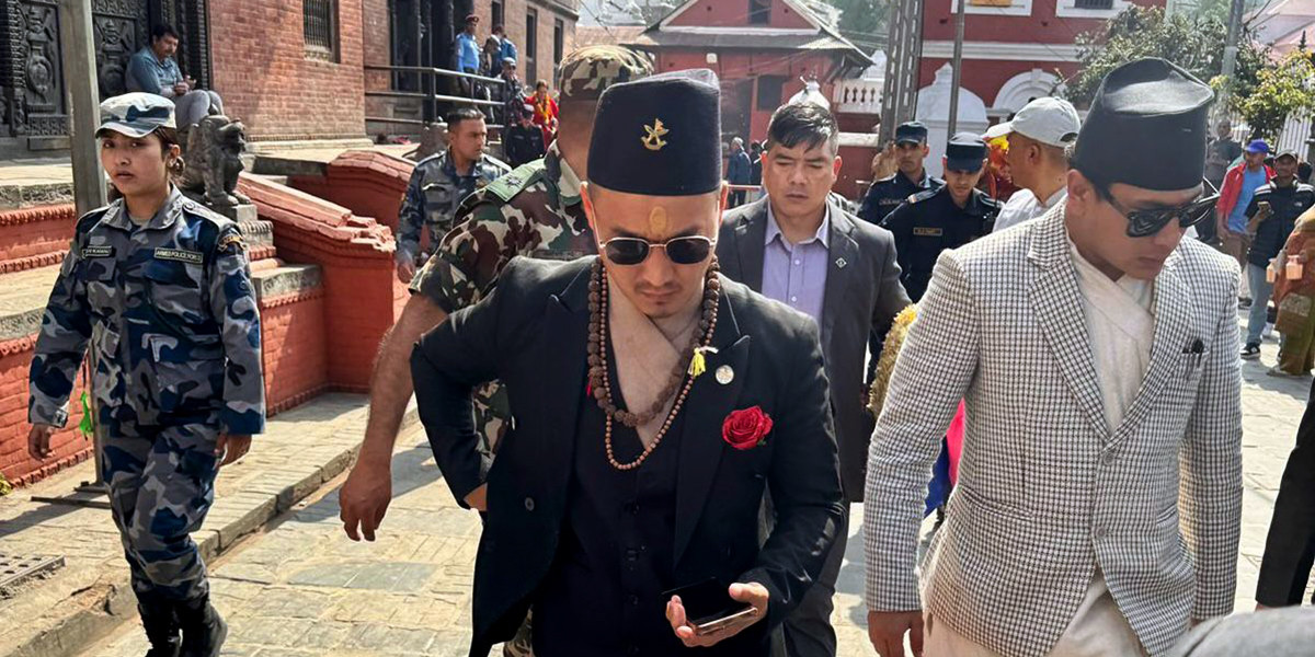हनुमान जयन्तीमा गृहमन्त्री गुरुङको पशुपतिनाथ दर्शन