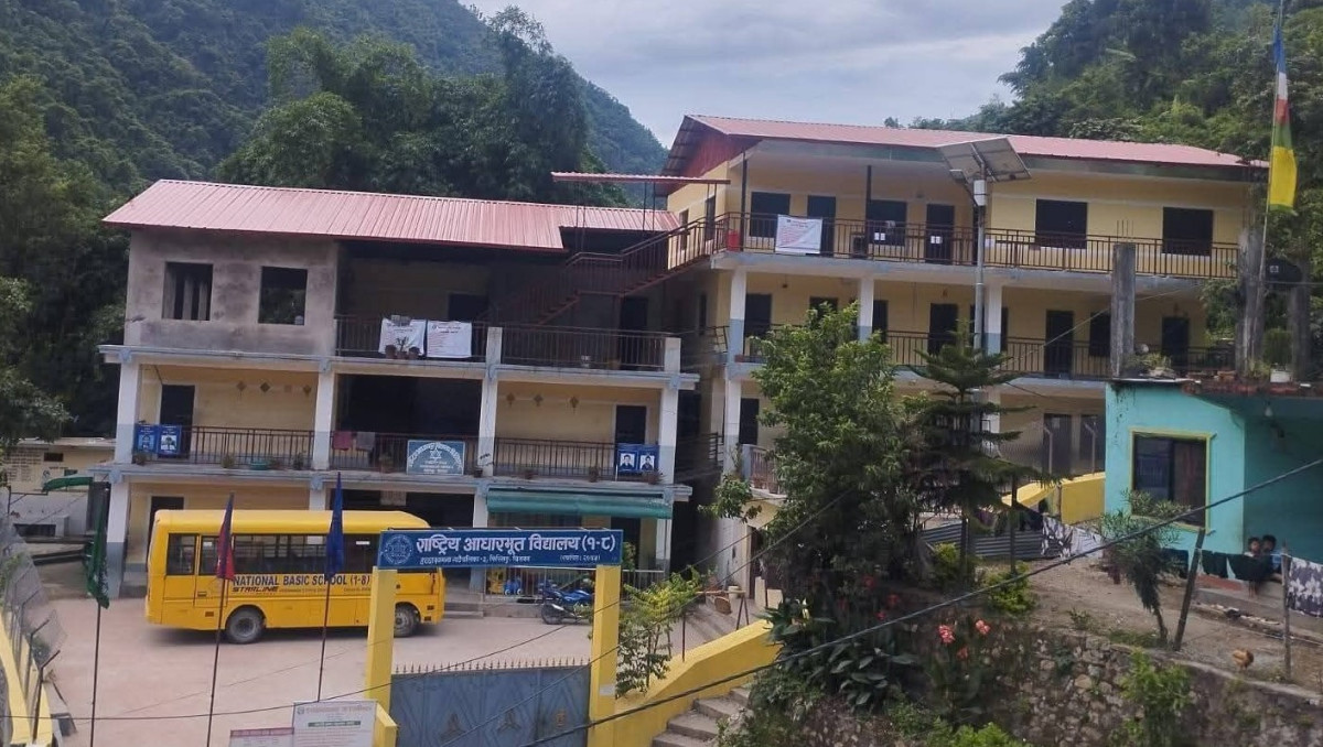 फिस्लिङ आविको अटेरी प्रअ भविश्वर गुरुङ, गाउँपालिकाले पठाएको शिक्षकलाई हाजिर नगराई परीक्षा लिन खोजेपछि भयो विवाद