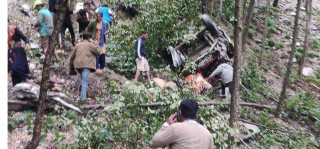 रोल्पामा तीर्थयात्री बोकेको जीप दुर्घटना हुदाँ १७ जनाको घटनास्थलमै मृत्यु