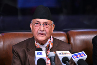 ‘एकताबद्ध भएर जनतामाझ जानुस्’  : अध्यक्ष ओली
