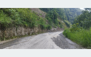 आजदेखि बेँसीसहर-चामे र मध्यपहाडी लोकमार्गमा सवारी सञ्चालनमा रोक