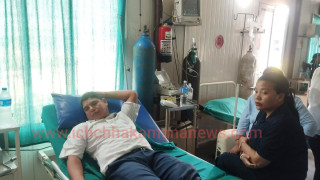 निर्माण व्यवसायीद्वारा कार्यकक्षमै प्रमुख प्रशासकीय अधिकृतमाथि सांघातिक आक्रमण,अस्पतालमा उपचार हुँदै