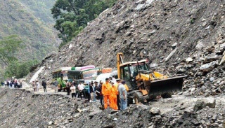 बाढीपहिराले सात जिल्लाका प्रमुख सडक अवरुद्ध