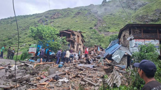 ढुङ्गासहित आएको पहिरोले बालकको मृत्यु ,बुबा र आमा घाइते