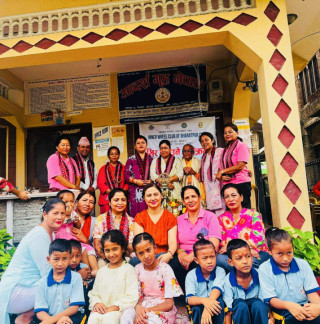 आदर्श गृहका बालबालिकासँग खिर खुवाउँदै साउन १५ मनायो इनर ह्विल क्लब अफ भरतपुर सिटी