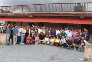 बालेन सरकारको होल्डिङ सेन्टरबाट लखेटिएका सुकुम्बासी विद्यार्थीलाई तमू विद्यार्थी छोंज धींद्वारा पौने २ लाख सहयोग
