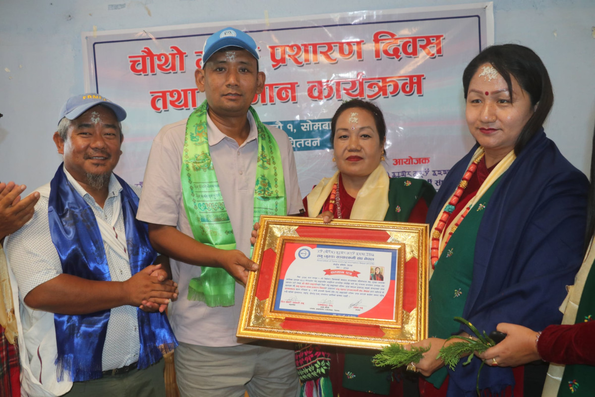 सञ्चारकर्मी तथा साहित्यकार गौरी तमू सम्मानित