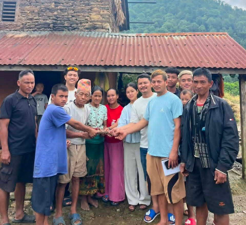  सुनचरी देवी युवा समाज द्वारा इच्छाकामनाका अग्नि पिडित गुरुङलाई आर्थिक सहयोग 