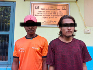 चितवनमा बाढीले बगाएर ल्याएको शवबाट सुनका गहना चोरी गर्ने दुई जना पक्राउ