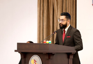 भोटेकोशी बाढी प्रभावित बालबालिकाको पढाइ रोकिँदैनः शिक्षामन्त्री सस्मित पोखरेल