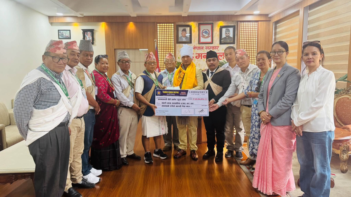 तमू धीं नेपालद्वारा बाढिपिडितको लागि साढे ७० लाख राहत संकलन, गृहमन्त्री सुदन गुरुङ मार्फत सरकारलाई हस्तान्तरण