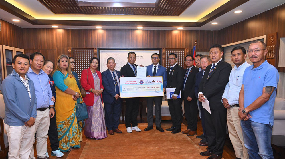 रसुवा बाढिपिडितका लागि तमू धीं युकेले दियो प्रधानमन्त्री राहत कोषमा १ करोड ११ लाख 