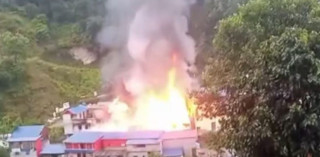 ताप्लेजुङको मेरिङदेन गाउँपालिका दोभान बजारमा आगलागी